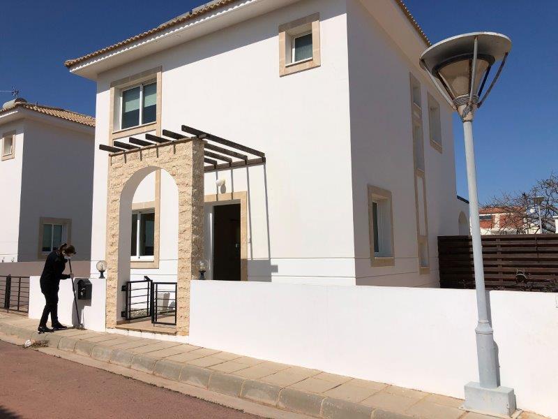 REF:  FV2 Three bed UNFURNISHED Villa.  €725.00PCM 12 month contract. (Ayia Triada)