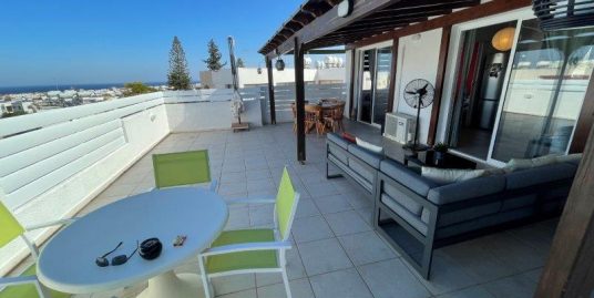 REF:  V&C Top floor two bed apt. large balcony, sea views €550 inc Internet & Refuse