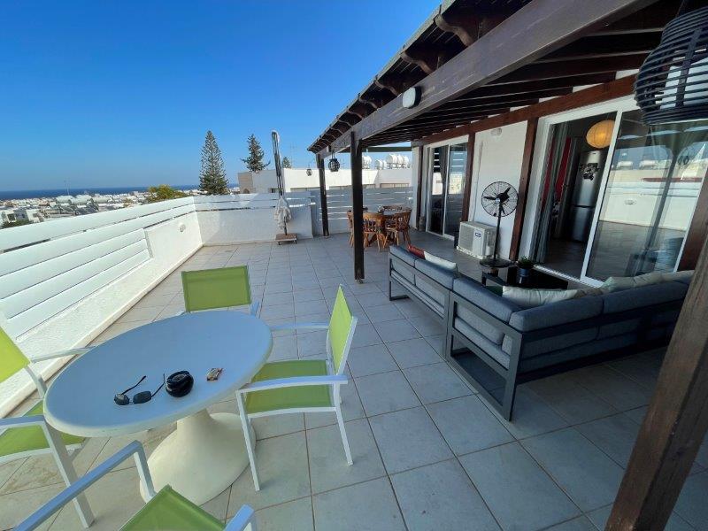 REF:  V&C Top floor two bed apartment with large balcony and sea views €500