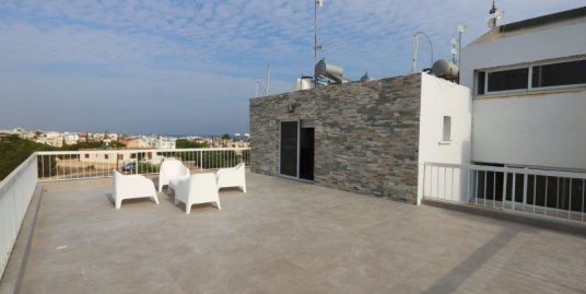 REF:KYPA213 Stunning one bed Penthouse apartment recently renovated €450PCM