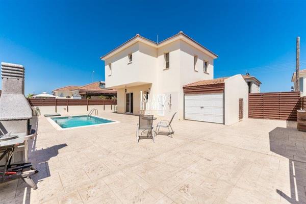 REF:  DV33 Furnished Three Bedroom Villa with private pool, Xylofagou €850pcm min 12 month