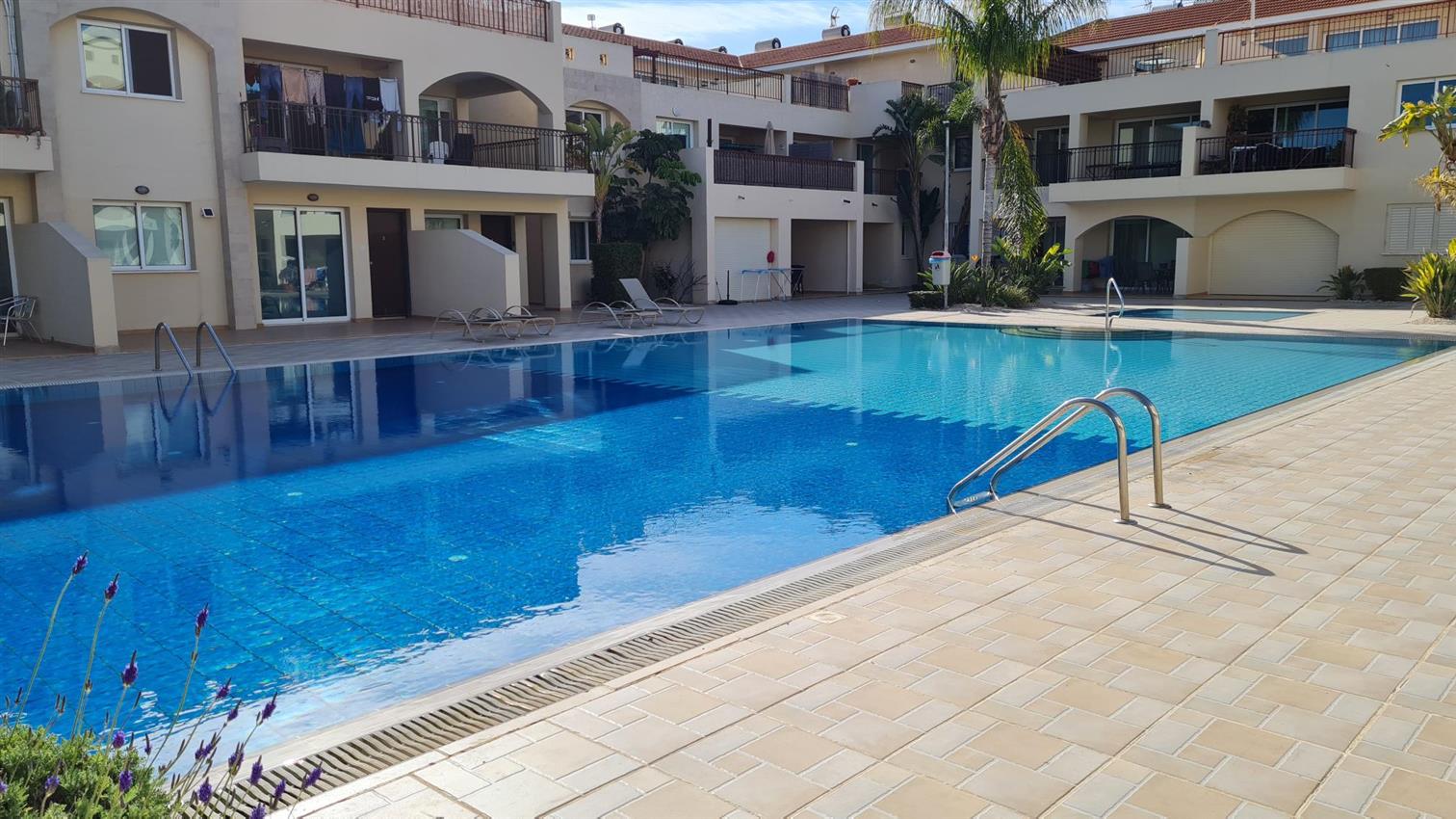 REF:  EGB5-6 Two Bed Apt, 2 bathrooms.  Nicely furnished.  Well maintained.  €575 pcm